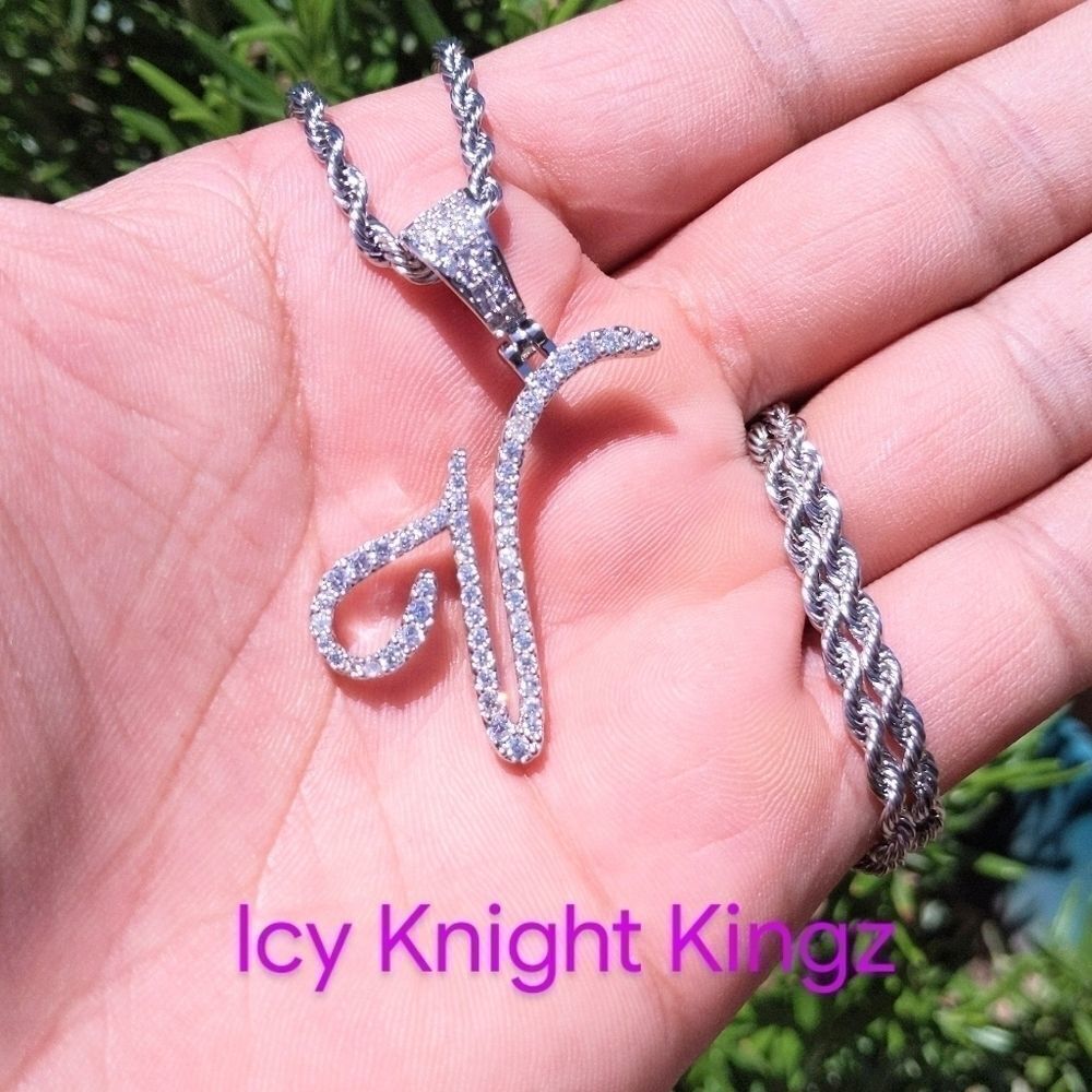 18"Rope Chain - White Finish Cursive V. Initial - image 1
